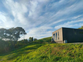 Ngahere Views - Rural Cabin 5 min drive to Raglan township, Raglan